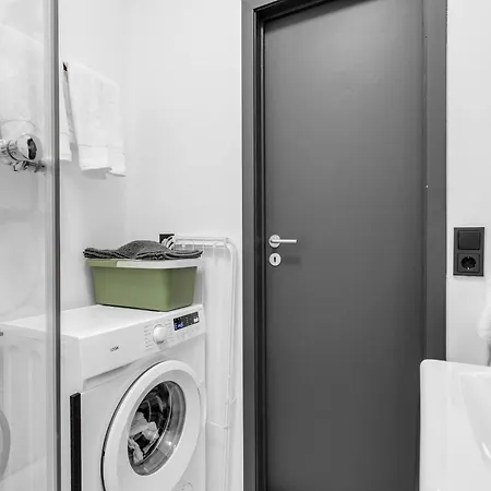 Modern 1br Flat In Apartment *